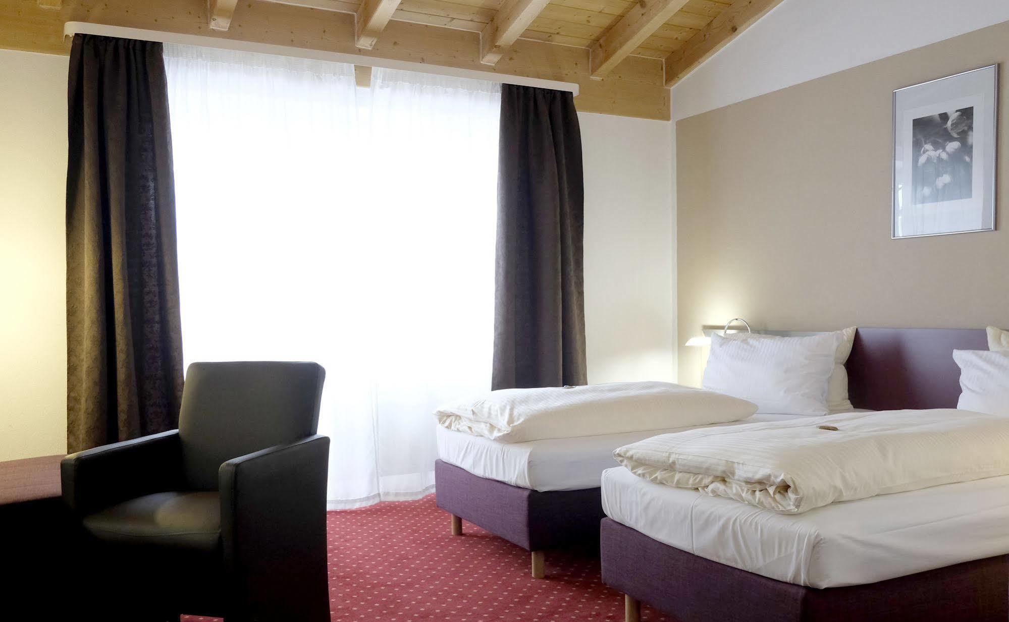 Hotel Konradp Holzkirchen Holzkirchen  Esterno foto